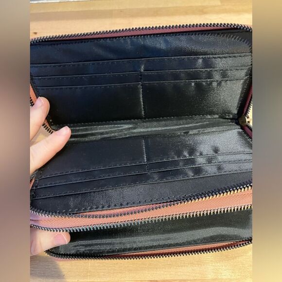 Floral, Kensie, wallet, in good condition. It it a dark mauve color - Picture 3 of 5